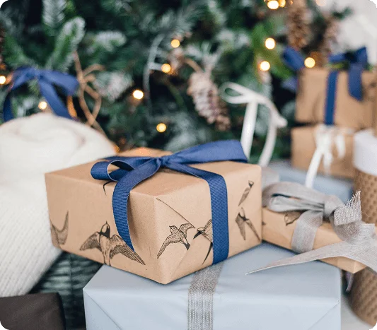 christmas-gift-or-present-box-wrapped-in-kraft